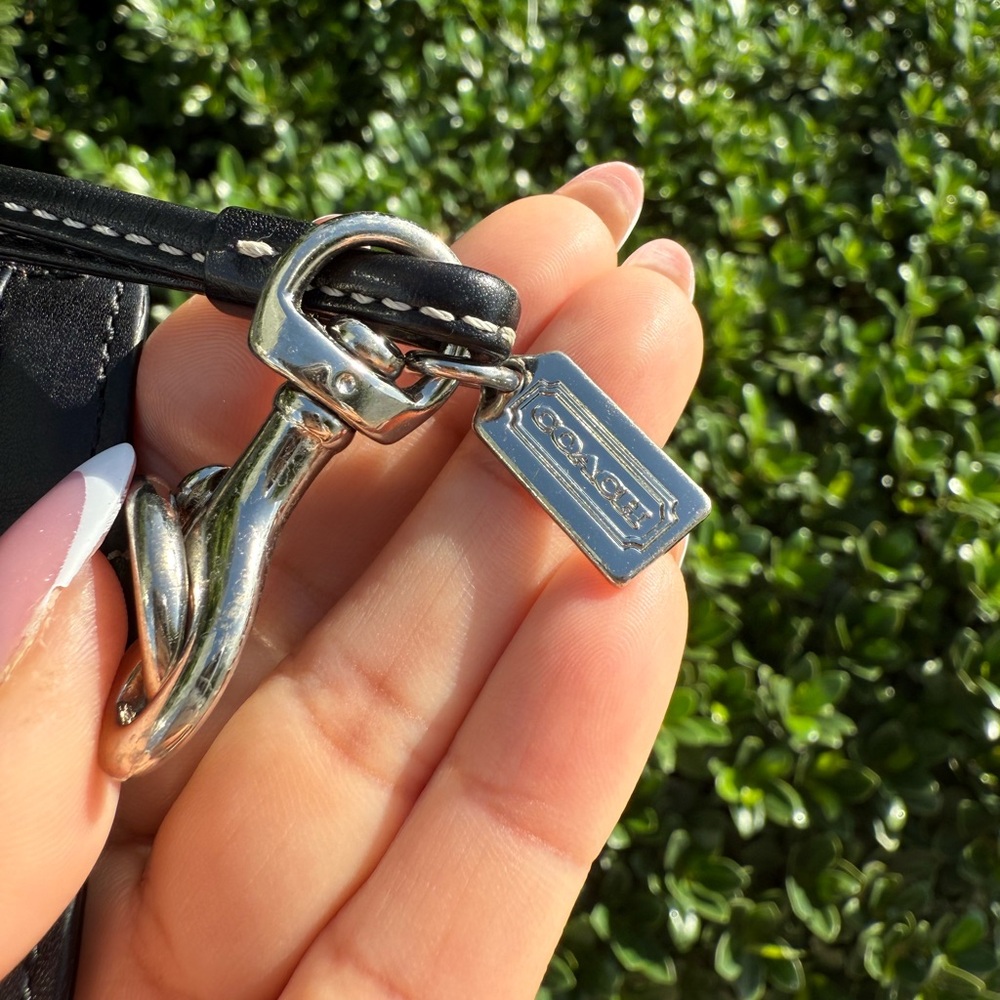 Coach • ID Lanyard - Picture 3 of 8